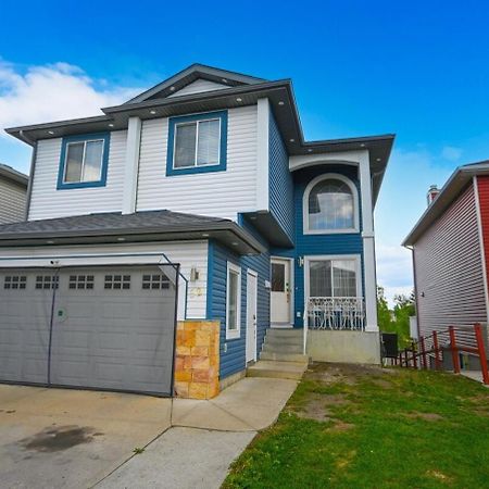 52-3 Bed Suite On Lake Central Ac By Airport YYC Екстериор снимка