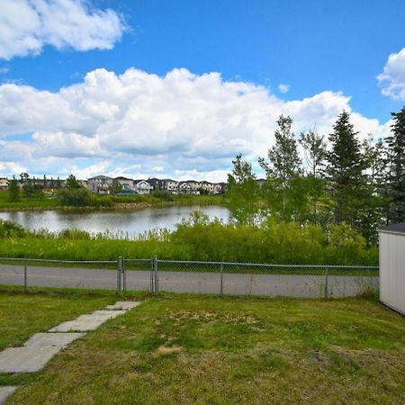52-3 Bed Suite On Lake Central Ac By Airport YYC Екстериор снимка