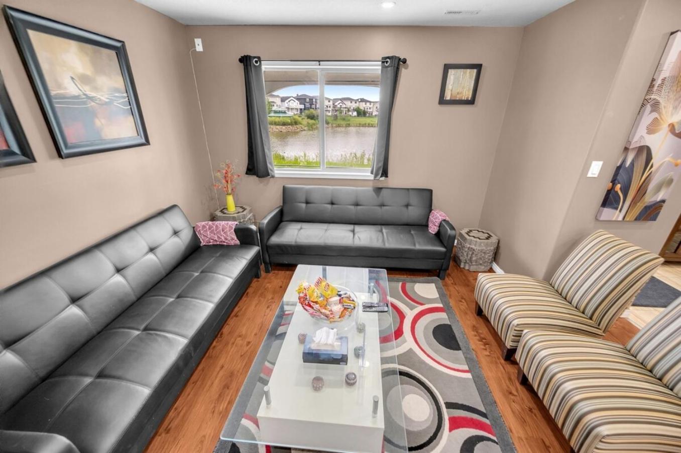 52-3 Bed Suite On Lake Central Ac By Airport YYC Екстериор снимка