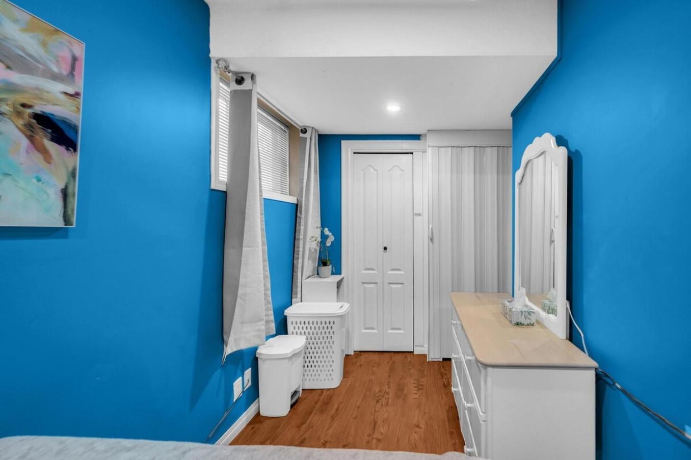 52-3 Bed Suite On Lake Central Ac By Airport YYC Екстериор снимка