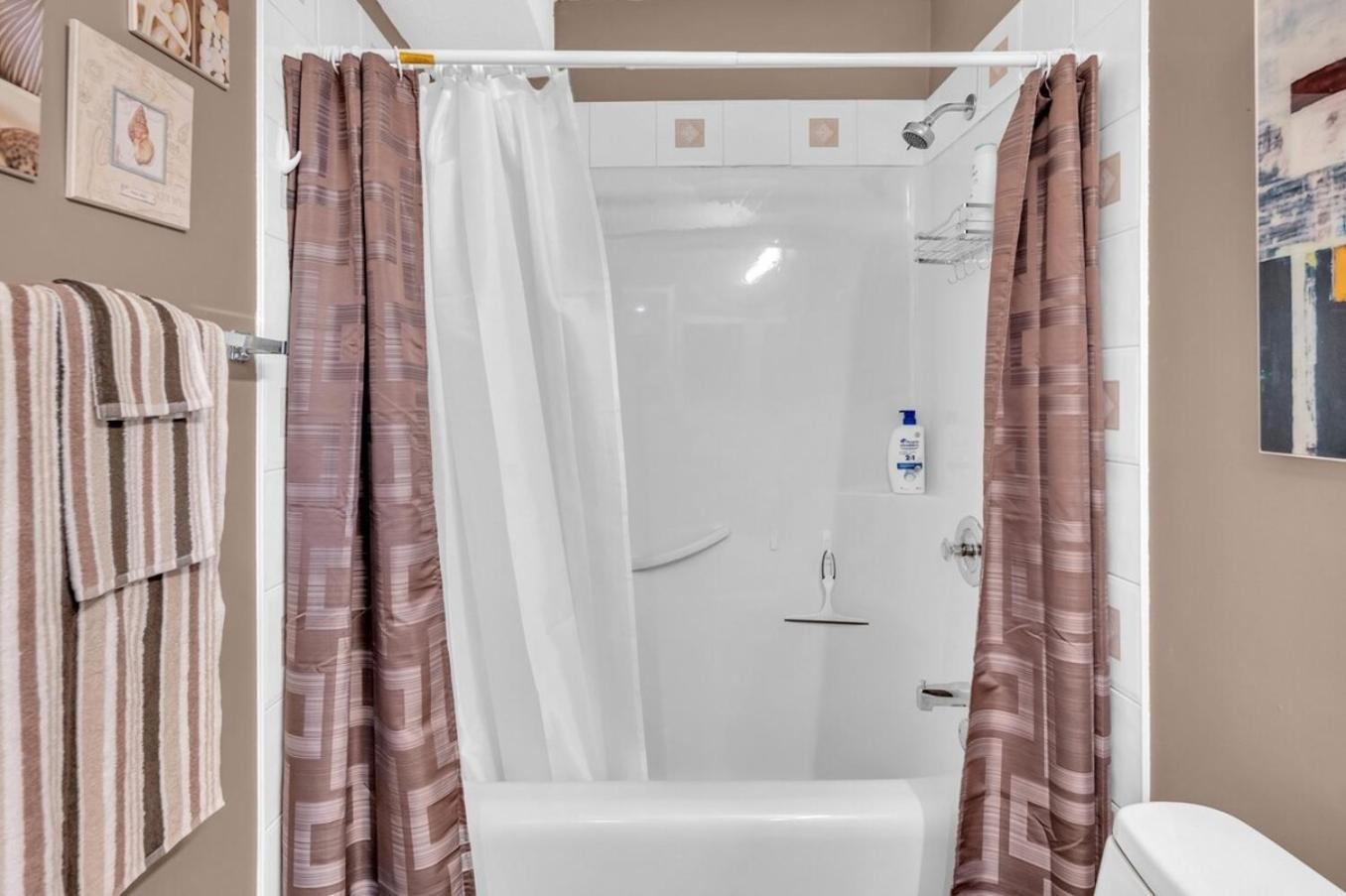 52-3 Bed Suite On Lake Central Ac By Airport YYC Екстериор снимка