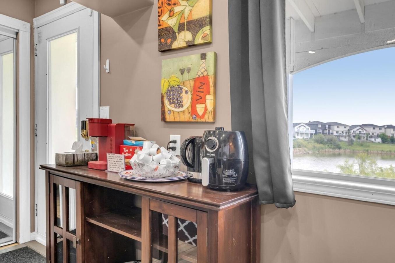 52-3 Bed Suite On Lake Central Ac By Airport YYC Екстериор снимка