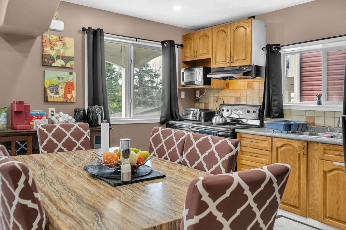 52-3 Bed Suite On Lake Central Ac By Airport YYC Екстериор снимка