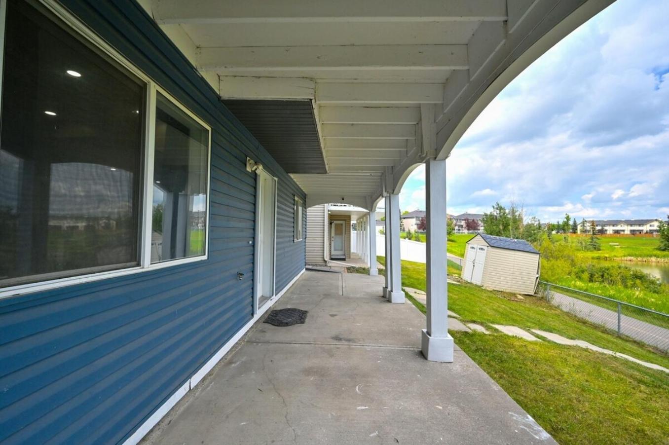 52-3 Bed Suite On Lake Central Ac By Airport YYC Екстериор снимка